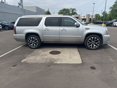 Used 2012 Cadillac Escalade ESV Premium AWD/4WD image 4