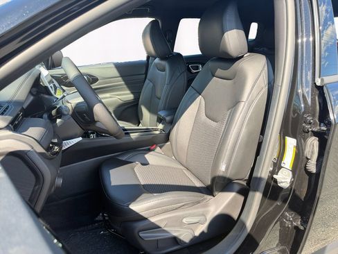 New 2026 Jeep Compass Latitude AWD/4WD image 9