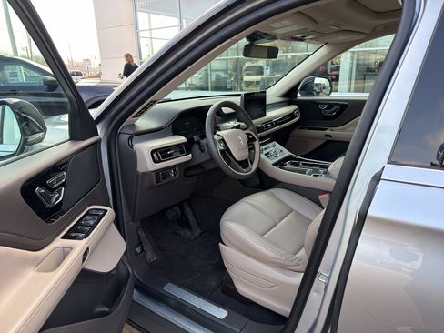 Used 2023 Lincoln Aviator AWD w/ Premium Package image 13