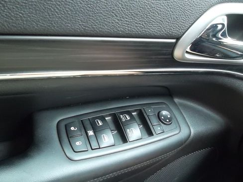 Used 2019 Jeep Grand Cherokee Limited RWD image 7