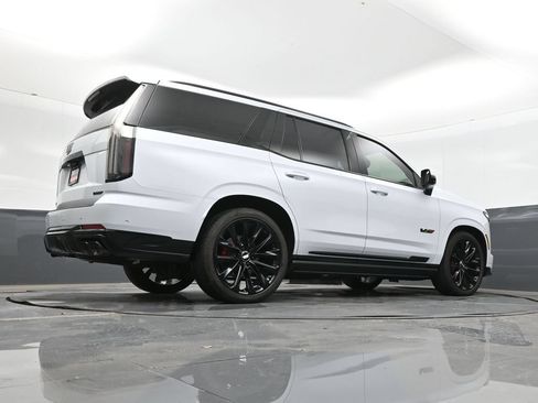 Used 2026 Cadillac Escalade V w/ LPO, ONYX Package AWD/4WD image 30