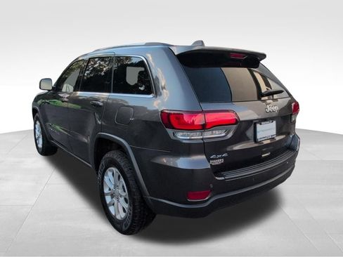 Used 2021 Jeep Grand Cherokee Laredo image 3