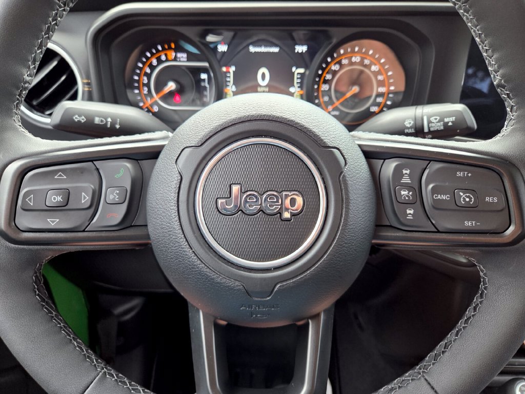 Certified 2025 Jeep Gladiator Sport AWD/4WD image 33