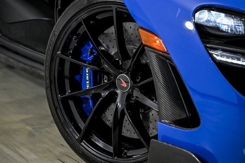 Used 2018 McLaren 720S RWD image 3