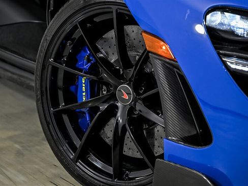 Used 2018 McLaren 720S RWD image 3