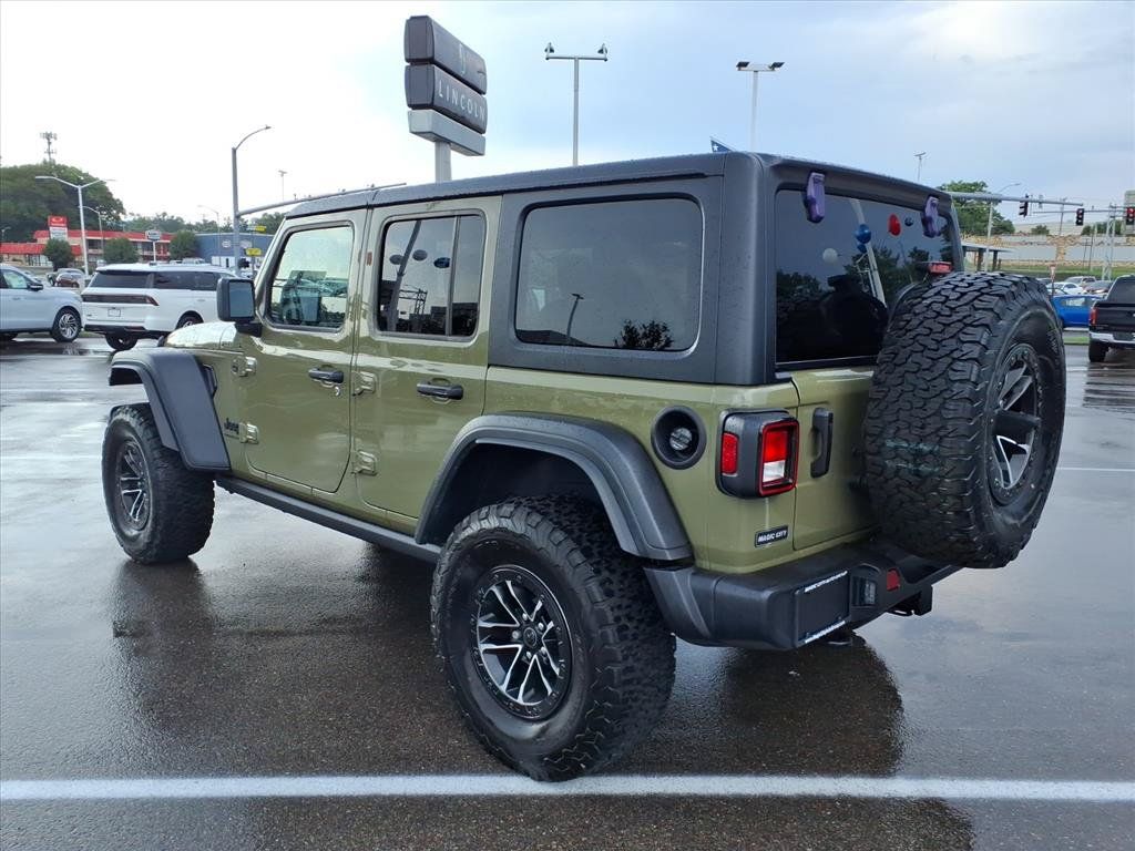 Used 2025 Jeep Wrangler Unlimited Sport AWD/4WD image 3