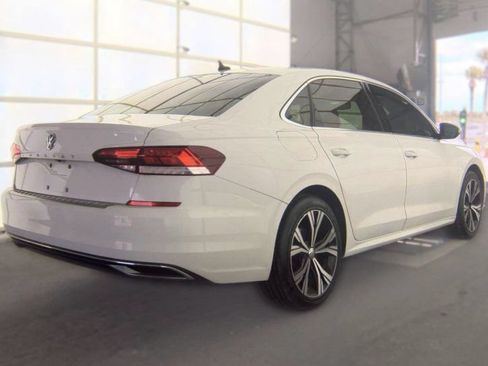 Used 2022 Volkswagen Passat 2.0T SE FWD image 4