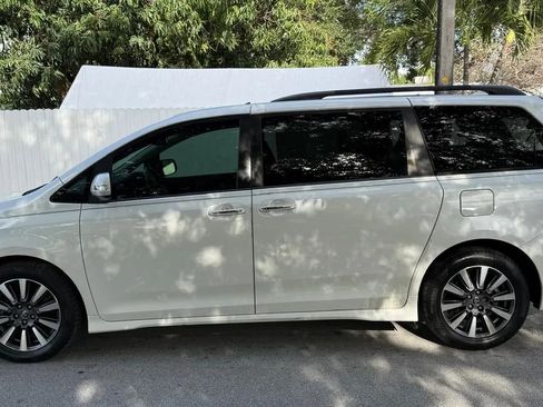 Used 2018 Toyota Sienna Limited FWD image 3