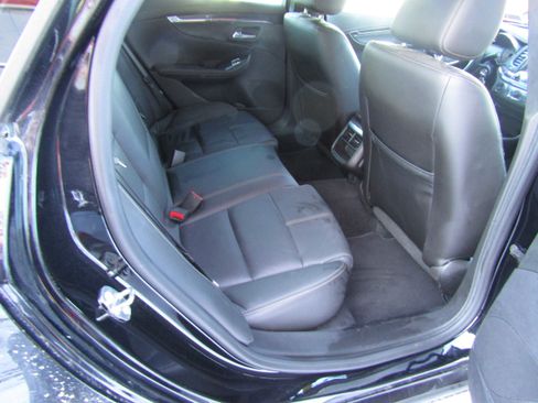 Used 2017 Chevrolet Impala LT w/ Leather Package image 8