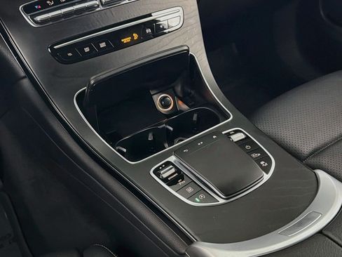 Used 2021 Mercedes-Benz GLC 300 image 6