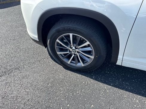 Used 2018 Toyota Highlander XLE FWD image 10