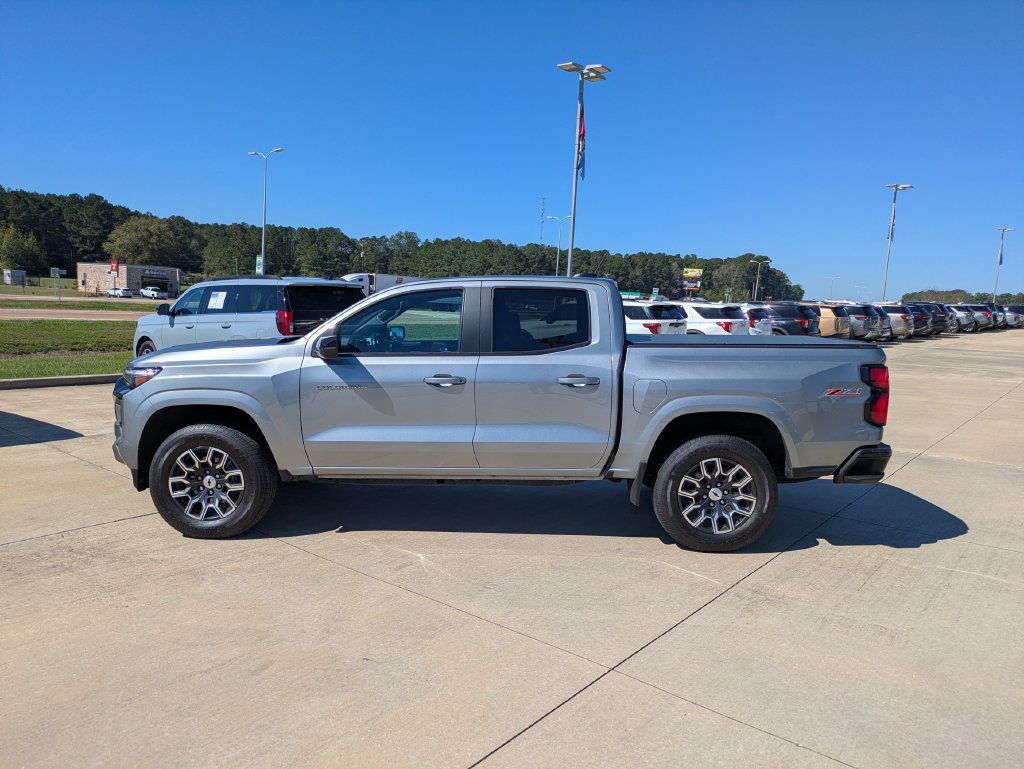 Used 2023 Chevrolet Colorado Z71 w/ Z71 Convenience Package 2 AWD/4WD image 2