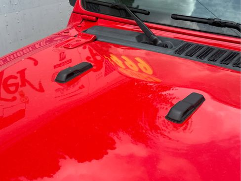 Used 2024 Jeep Wrangler Sahara image 13