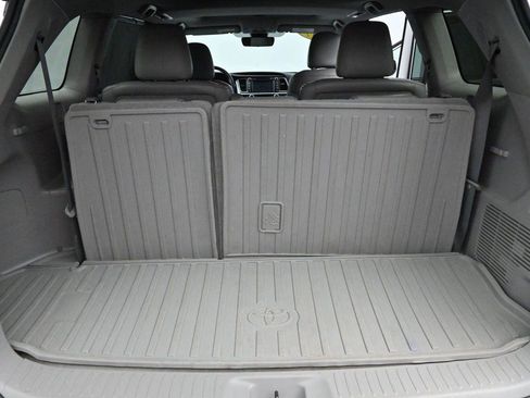 Used 2017 Toyota Highlander Limited w/ Protection Package #3 AWD/4WD image 9
