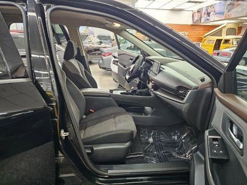 Used 2021 Nissan Rogue SV image 34