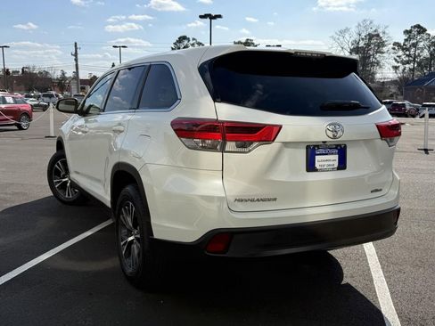Used 2019 Toyota Highlander LE image 5