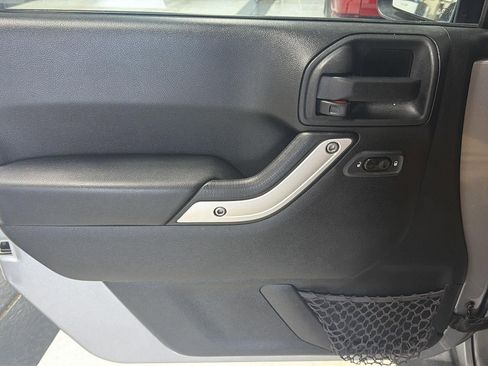 Used 2014 Jeep Wrangler Unlimited Sahara w/ Max Tow Package image 11