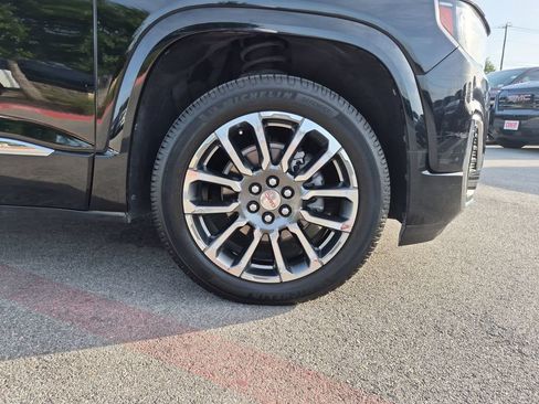 Used 2021 GMC Acadia Denali w/ Denali Technology Package FWD image 17