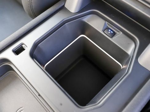 Used 2024 Land Rover Defender 110 V8 image 48