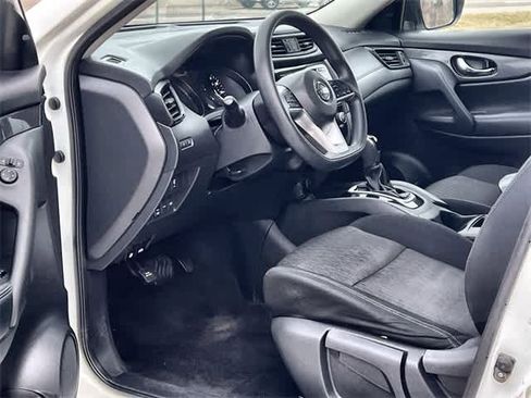 Used 2017 Nissan Rogue S image 3