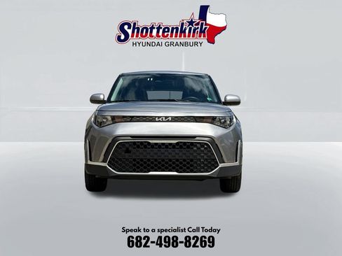 Used 2025 Kia Soul LX w/ LX Technology Package FWD image 2