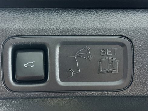 Used 2024 Ford Expedition Limited image 32