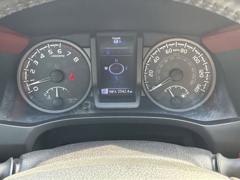 Used 2016 Toyota Tacoma TRD Sport w/ Towing Package image 21