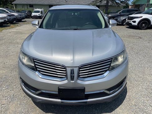 Used 2017 Lincoln MKX Select w/ Select Plus Package AWD/4WD image 2