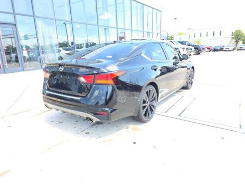 Used 2022 Nissan Altima 2.5 SR w/ Midnight Edition Package FWD image 4