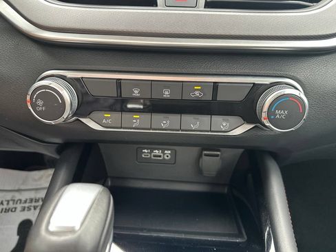 Used 2025 Nissan Altima 2.5 SR FWD image 23