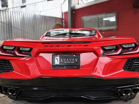 Used 2021 Chevrolet Corvette Stingray Coupe w/ Engine Appearance Package image 19