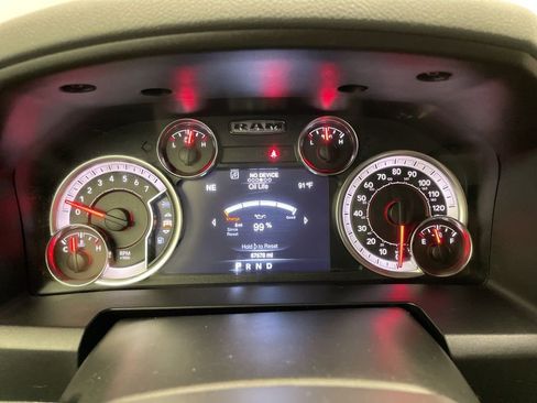 Used 2020 RAM 1500 Classic SLT w/ Luxury Group RWD image 15