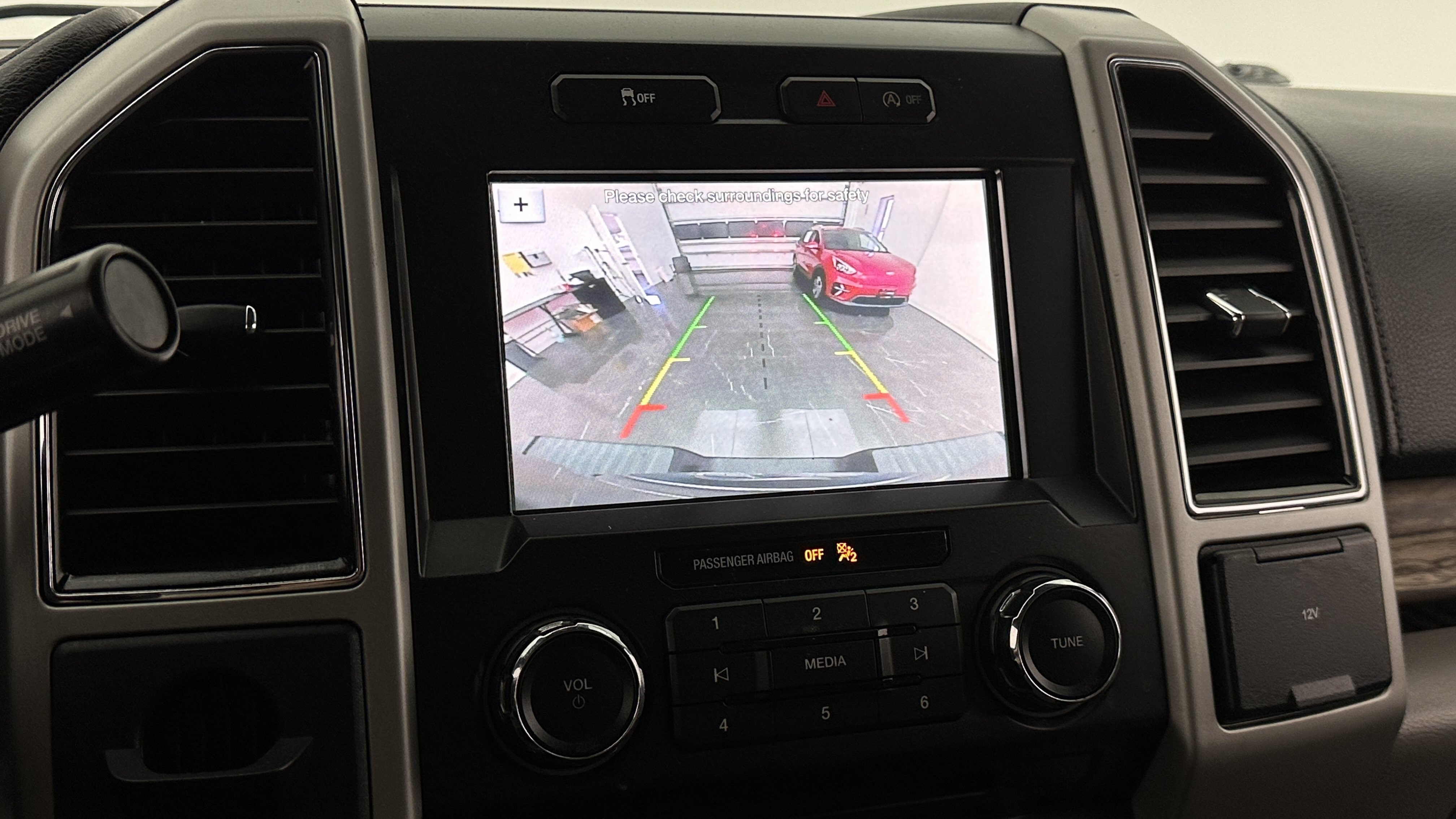 Used 2018 Ford F150 Lariat RWD image 23