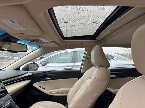 Used 2019 Toyota Avalon XLE image 5