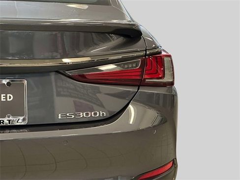 Used 2023 Lexus ES 300h F Sport image 11