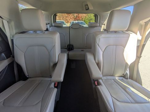 Certified 2024 Ford Expedition Limited image 32