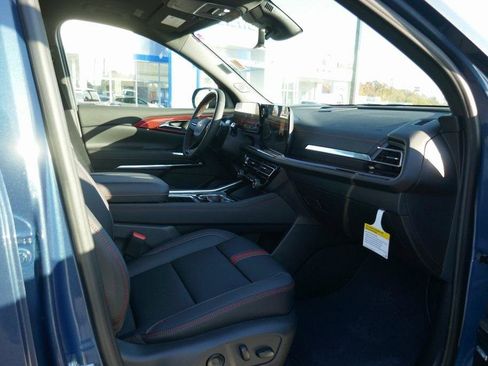 New 2026 Chevrolet Traverse RS image 11