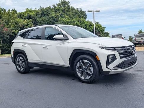 Used 2025 Hyundai Tucson SEL FWD image 2