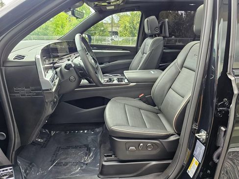 Certified 2025 Cadillac Escalade Sport w/ Touring Package AWD/4WD image 22