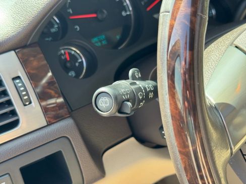 Used 2010 GMC Yukon XL Denali AWD/4WD image 30