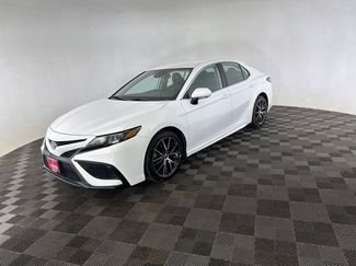 Used 2022 Toyota Camry SE FWD video 3