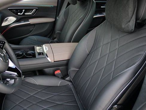 Used 2023 Mercedes-Benz EQS 580 4MATIC Sedan image 17