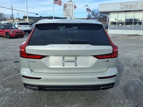 Used 2021 Volvo V60 T5 Cross Country image 6