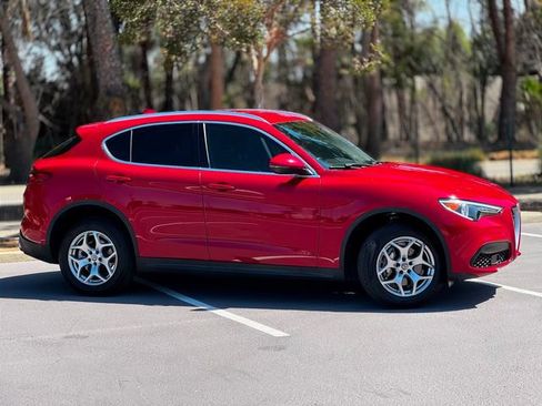 Used 2019 Alfa Romeo Stelvio RWD image 3