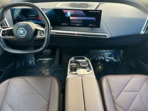 Used 2024 BMW iX xDrive50 w/ Sport Package AWD/4WD image 14