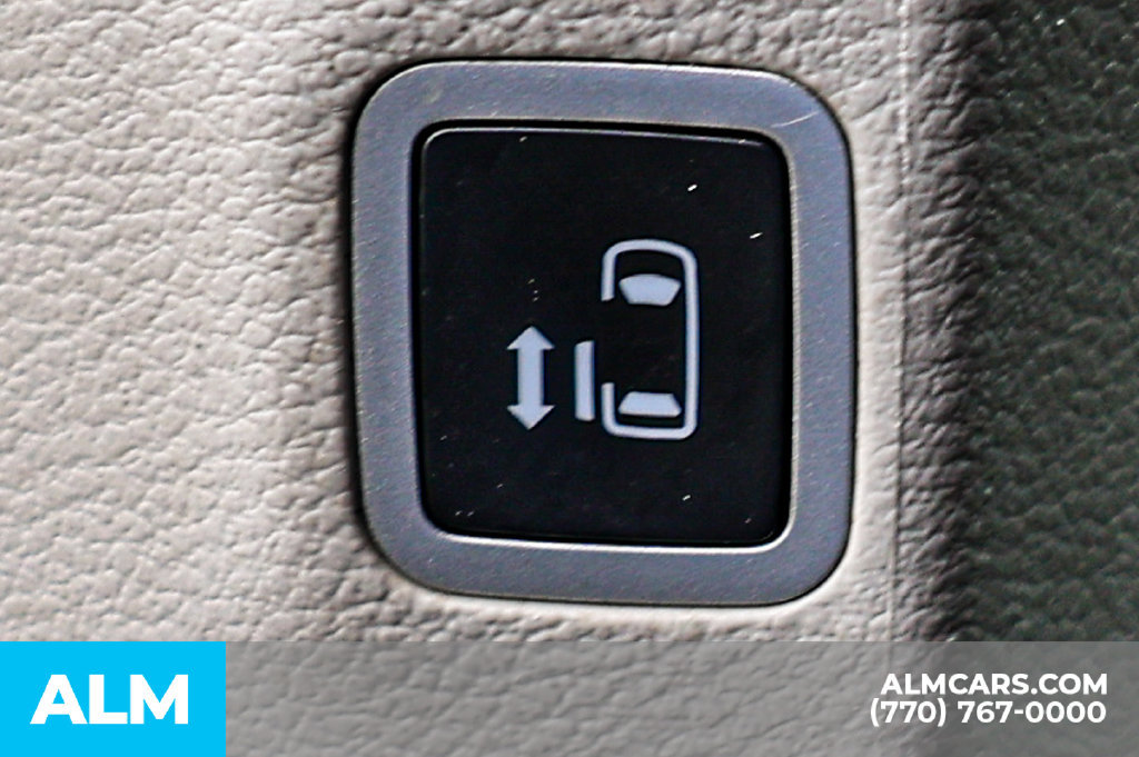 Used 2023 Chrysler Pacifica Touring-L FWD image 51