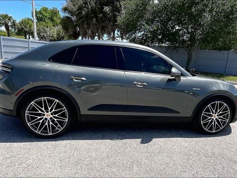Used 2025 Porsche Macan 4 Electric AWD/4WD image 4