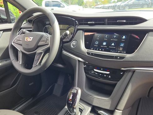 New 2025 Cadillac XT5 Luxury w/ LPO, Red Accent Package image 9