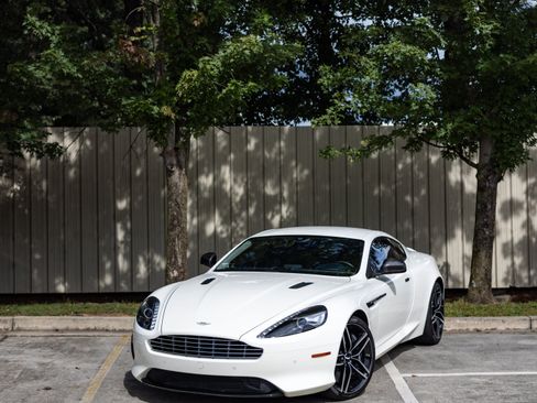 Used 2016 Aston Martin DB9 GT RWD image 3