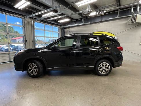 Used 2024 Subaru Forester Premium AWD/4WD image 2